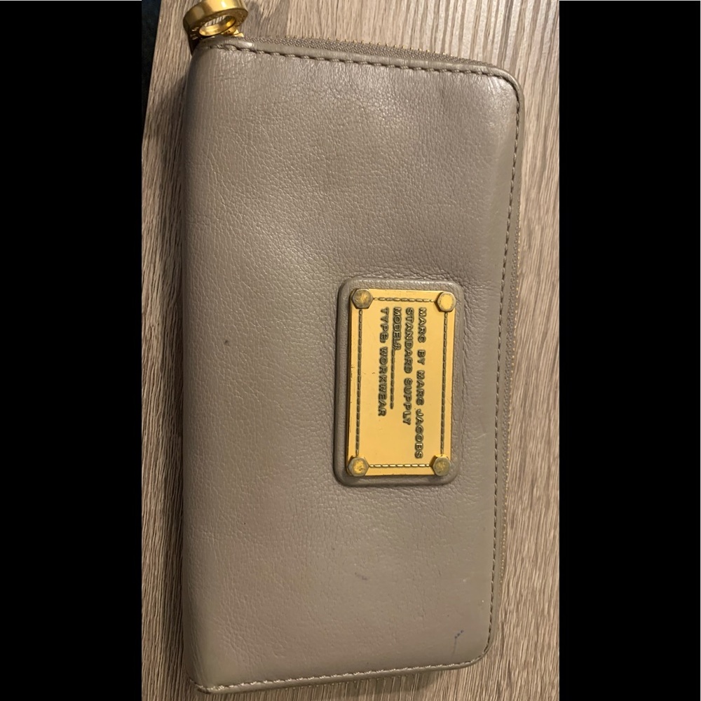 Marc Jacobs zipper wallet